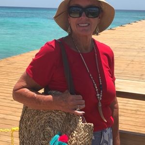 Meet your Posher, Cynthia